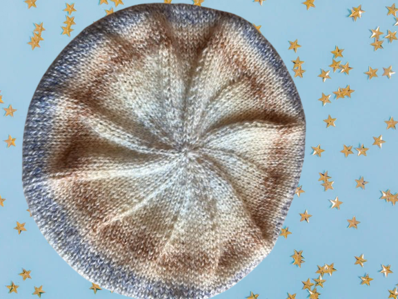 Classic beret in variegated yarn